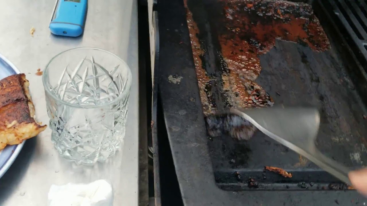 How to clean cast iron griddle or grill with only water - YouTube