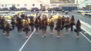 DUCK CHEERLEADERS PERFORM GO DUCKS GO