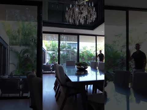 Doble altura entre dos patios #ArquitecturaTropical #CasaTropical #DobleAltura #PatiosInteriores