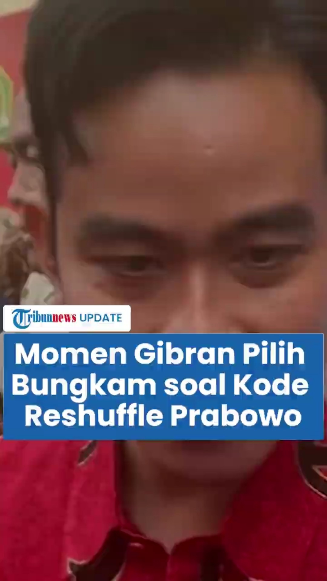 Detik-detik Gibran Bungkam soal Kode Reshuffle Prabowo, Pakai Batik Merah dan Lambaikan Tangan