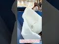 巨大なプラスチック容器をシュレッダーに投入！廃棄物リサイクルの現場 IBCタンク粉砕作業