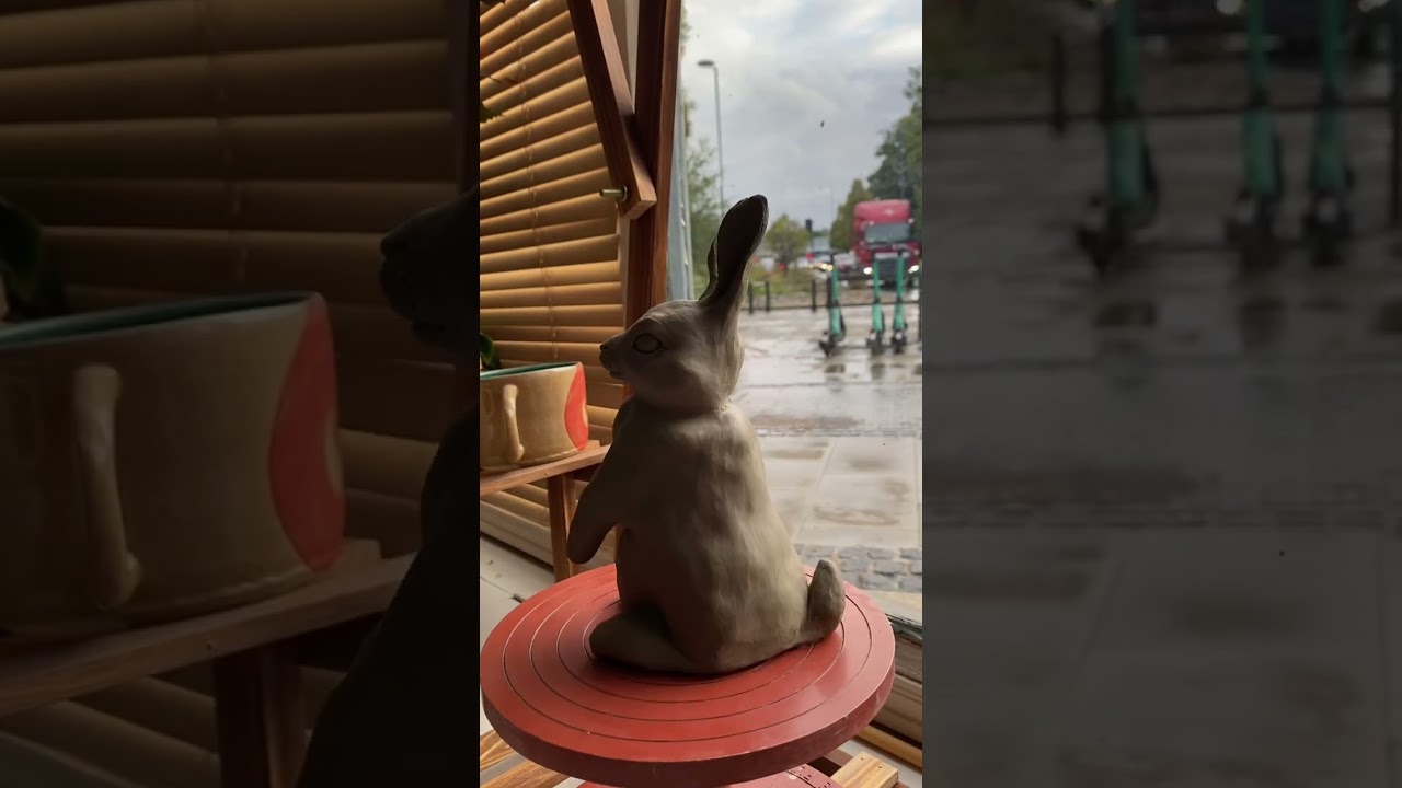 I made a little ceramic stoneware bunny sculpture today, really nice to play with clay.