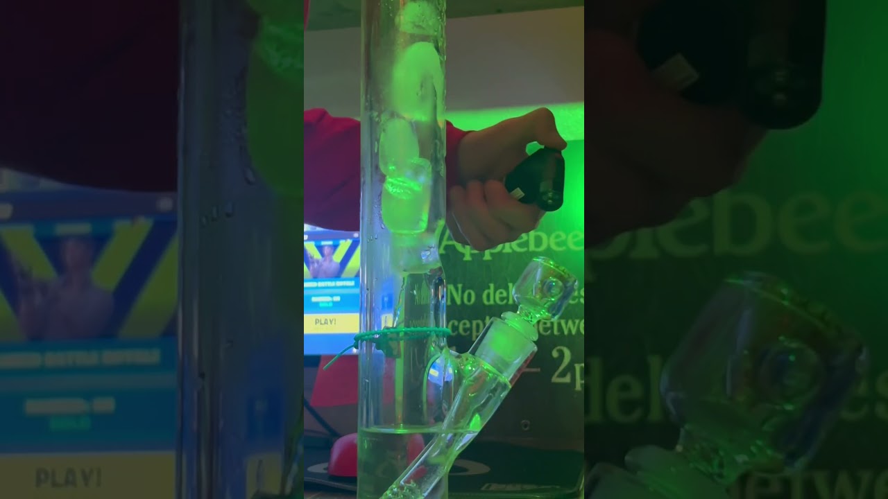 Cookies Flame Straight 17 in 7 miliimeters Water Pipe MILKSHOT 