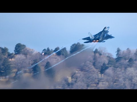 USAF F-22 Unrestricted Climb Takeoff at MSP