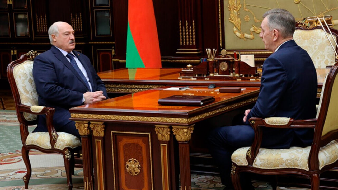 Лукашенко обсудил кадровые вопросы с управляющим делами президента