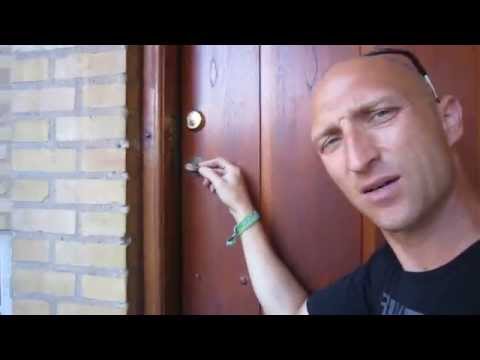 Video: Hvordan justerer jeg bildøren min?