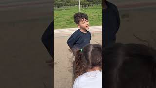 Gülmekten Kendilerini Tutamadılar! 😂 Parkta Komik Anlar!