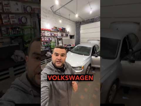 Установка магнитолы с экраном 9 дюймов + камера заднего вида в Volkswagen Jetta.