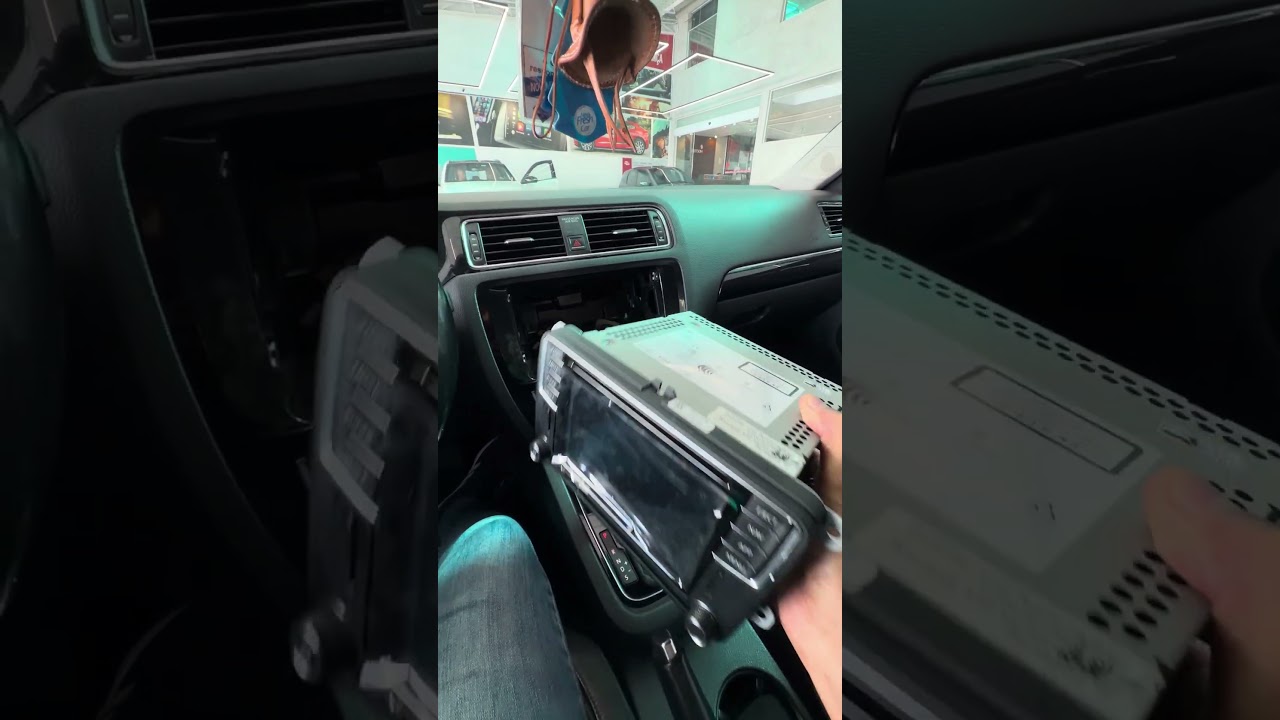 Reparo do multimídia Volkswagen Jetta, touch screen com defeito - ArtsomAuto