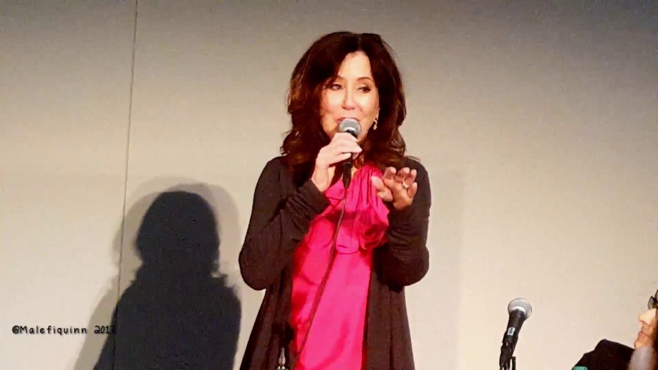 Mary McDonnell tells the 'saluted at the airport' story