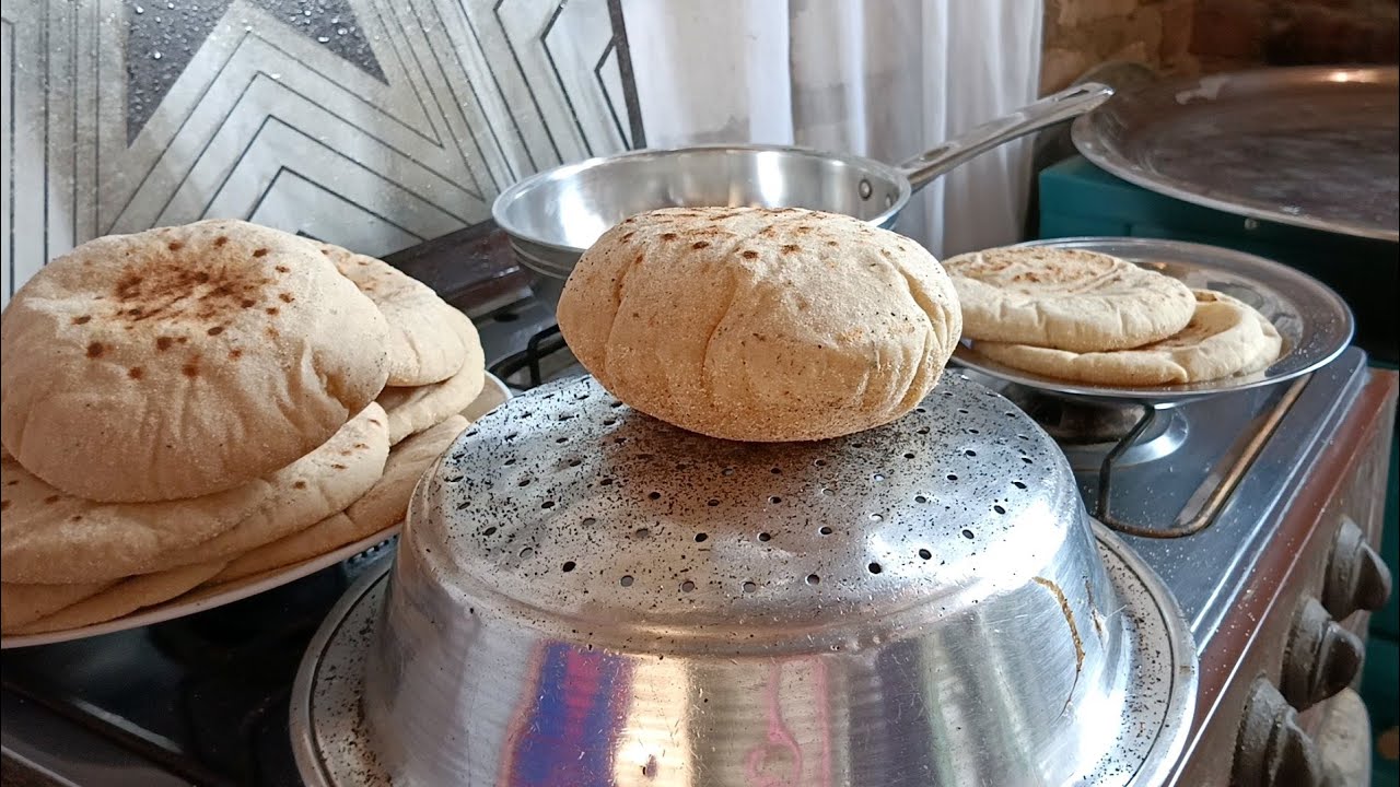 عملت العيش البلدي على الطاسة من غير فرن.. والنتيجة خرافية