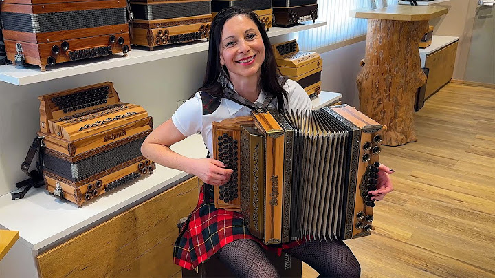 Claudia Hinker spielt die Scooter Polka auf ihrer Steirischen Harmonika