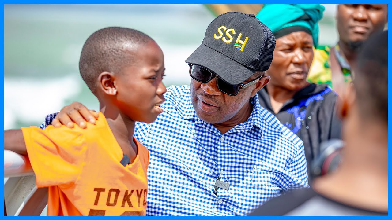 WAZIRI ULEGA AKUTANA NA MTOTO MWENYE KIPAJI CHA UJENZI WA BARABARA NA MADARAJA