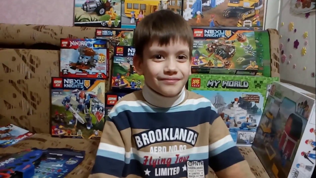 Stikeez from the depths of the seas. Complete collection in a submarine