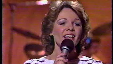 Diane Austin sings "Autumn Leaves"