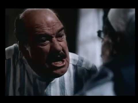 عبده مخلي زكريا يكتب كتاب عن الجندية وهو مطلع عينه عبود على الحدود