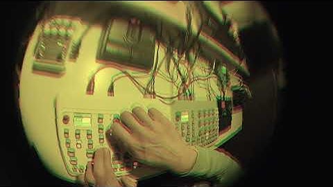 Everything is connected: 2 Elektron Models, Behringer Crave and 3 different Zoom pedals :-P