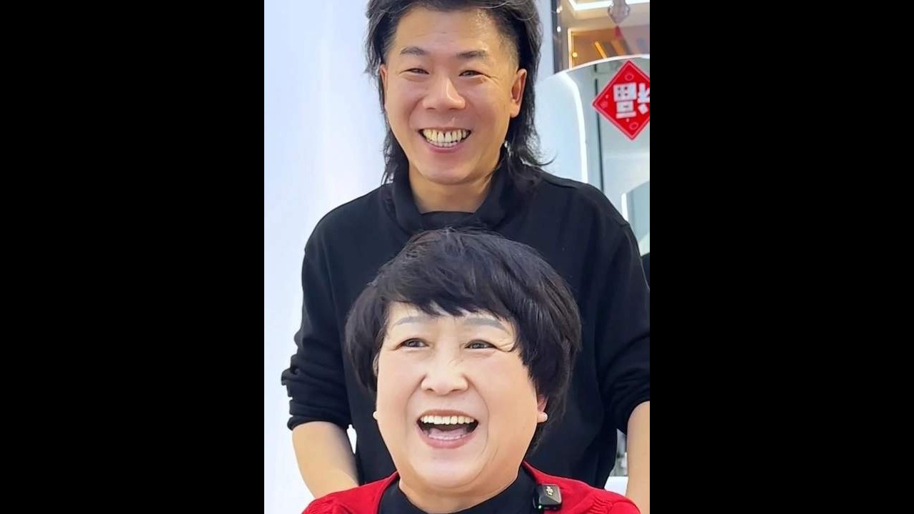 65岁惊艳变身！大姐挑战极致超短发，瞬间减龄20岁，气质这块拿捏得死死的！✂️✨
