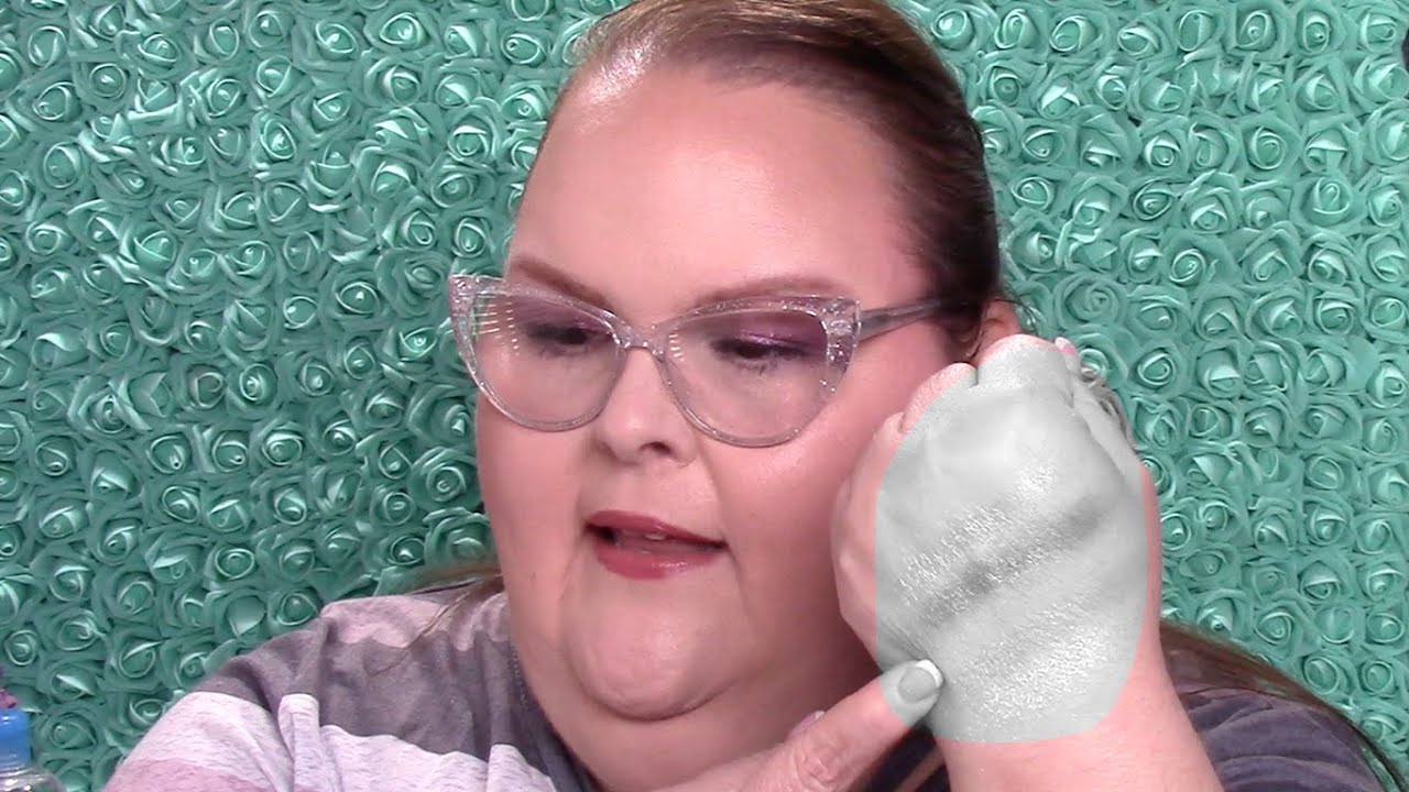 It's time to pan some eyeshadows 