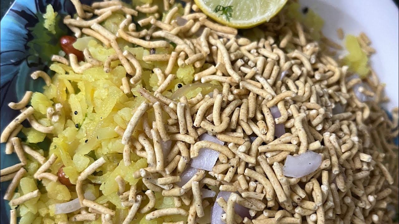 Indori Poha Recipe: ब्रेकफास्ट में इंदौरी पोहा करें ट्राई, हर किसी को ...