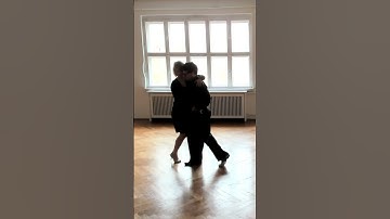 Universitango.com - Pablo & Ludmila - Tango Canyengue