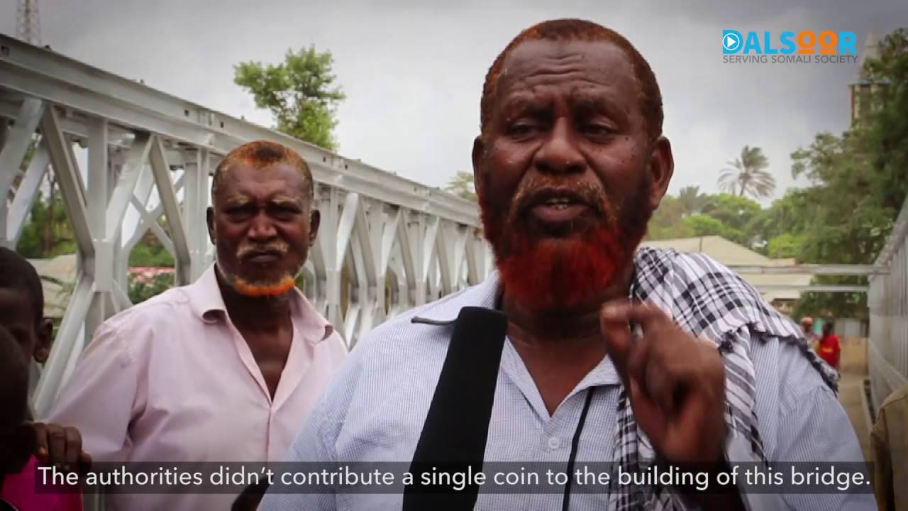 Isku fillaansho: Reer Afgooye - Self Reliance: Afgoye Residents rebuild bridge