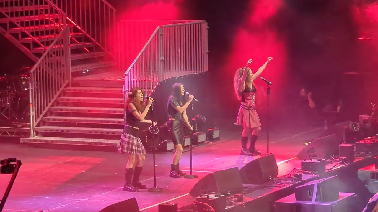 Las Ketchup The Ketchup Song Live At 90s Pop Baby Manchester 29th October 2022