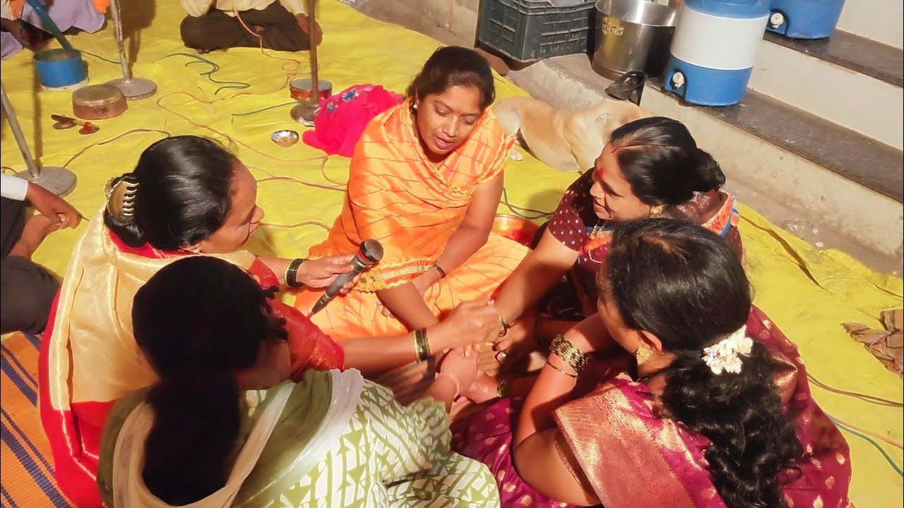 आज ऋतु,पूजाच्या घरी खूप गोंधळ..😅😀