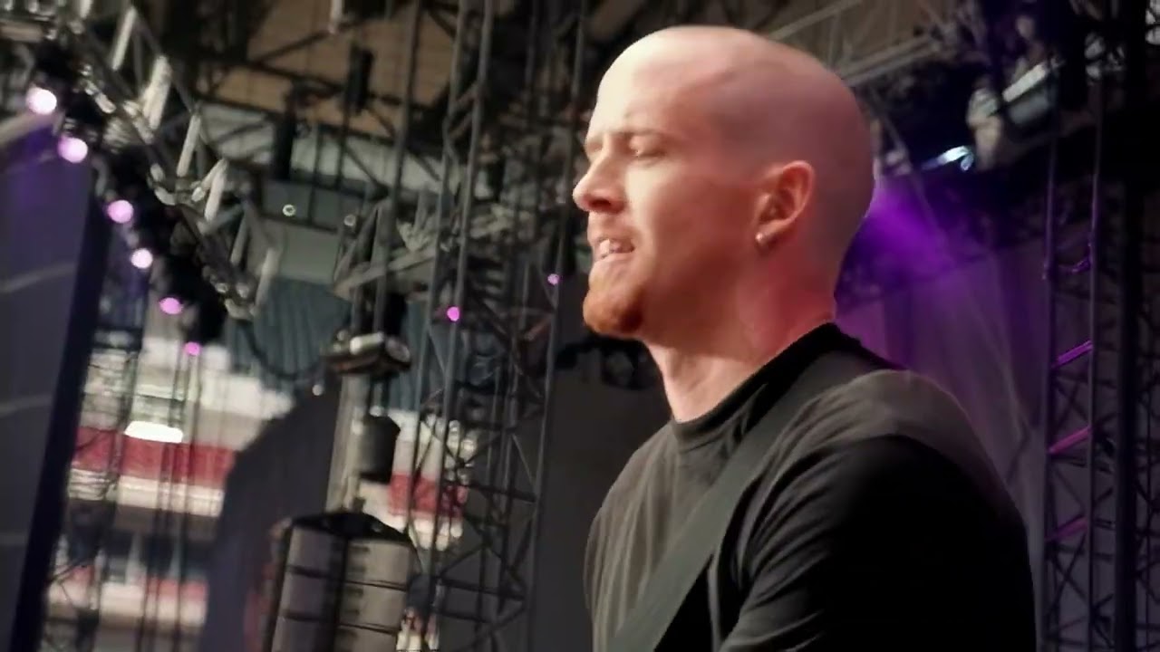 ⁣Linkin Park - Papercut (Live In Texas)