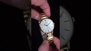 Reloj Casio Dama Original LTP-VT01G-9B reloj pulsera en acero inoxidable dorado, fondo dorado.