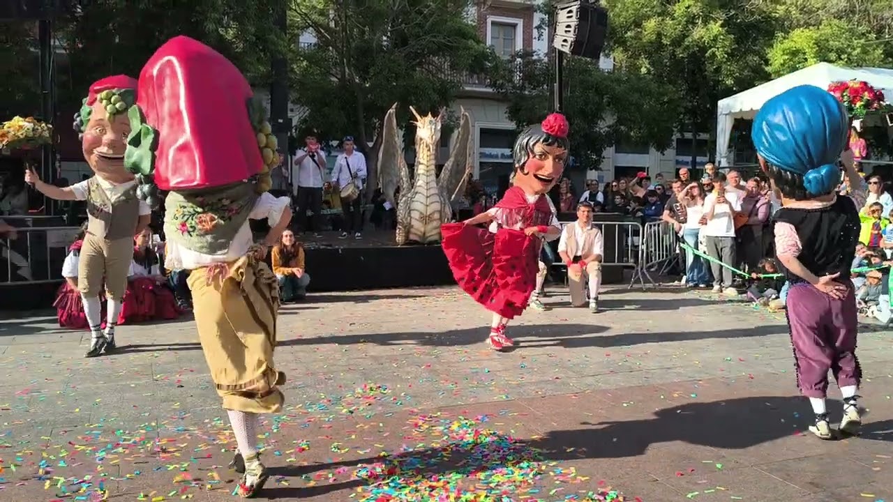 Els Capgrossos de Vilafranca animen la Mostra de Bestiari 2025 de l’Hospitalet!