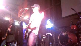 Watch Casey Donahew Band Let You Go video