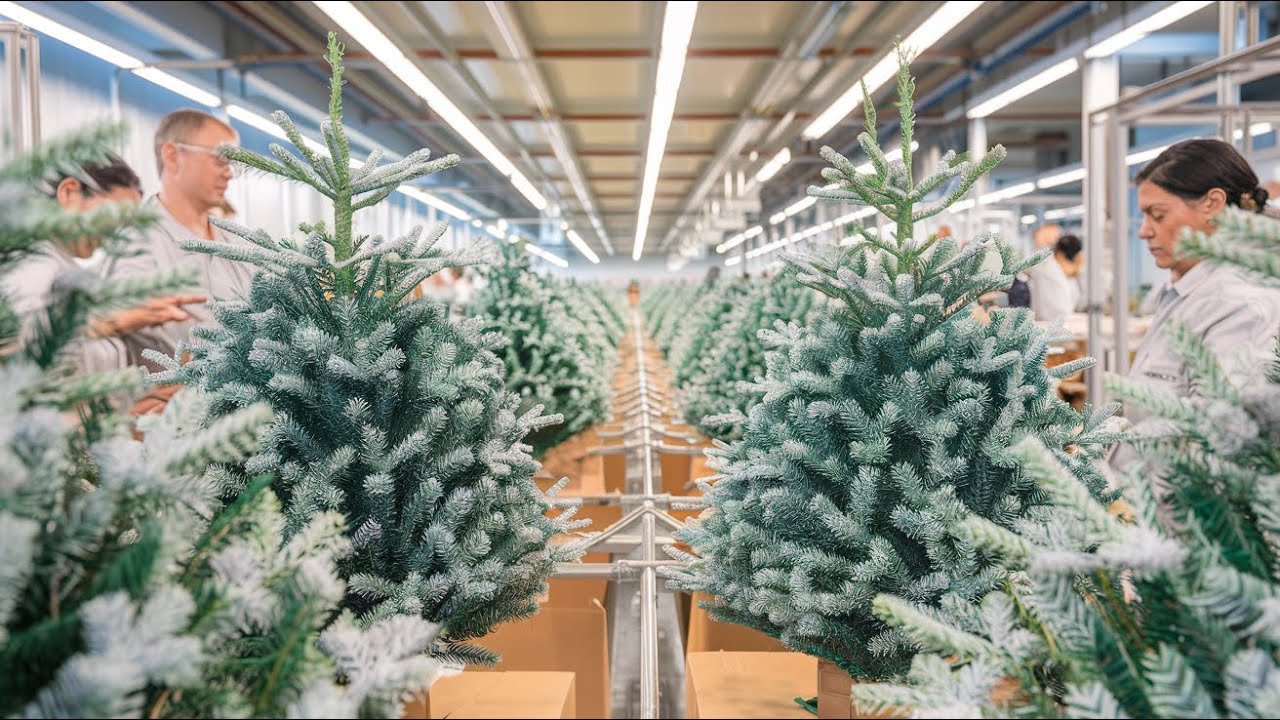CÓMO se HACEN los ÁRBOLES de NAVIDAD ARTIFICIALES 🎄 | Proceso en Fábrica 🏭