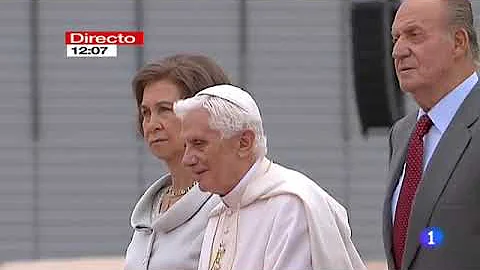 SSMM los Reyes dan la bienvenida a SS el Papa Bene...