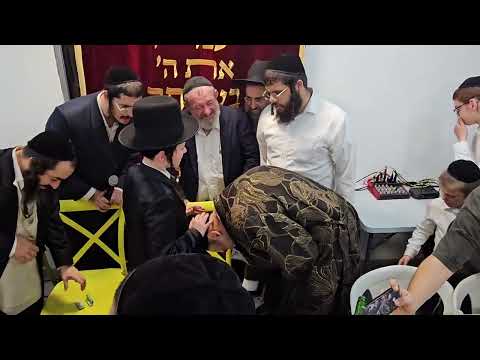 הרב דב קוק בכניסה לבר מצוה של נכדו יוסף-שלום בקר שיחי' - ב חשון תשפ"ו