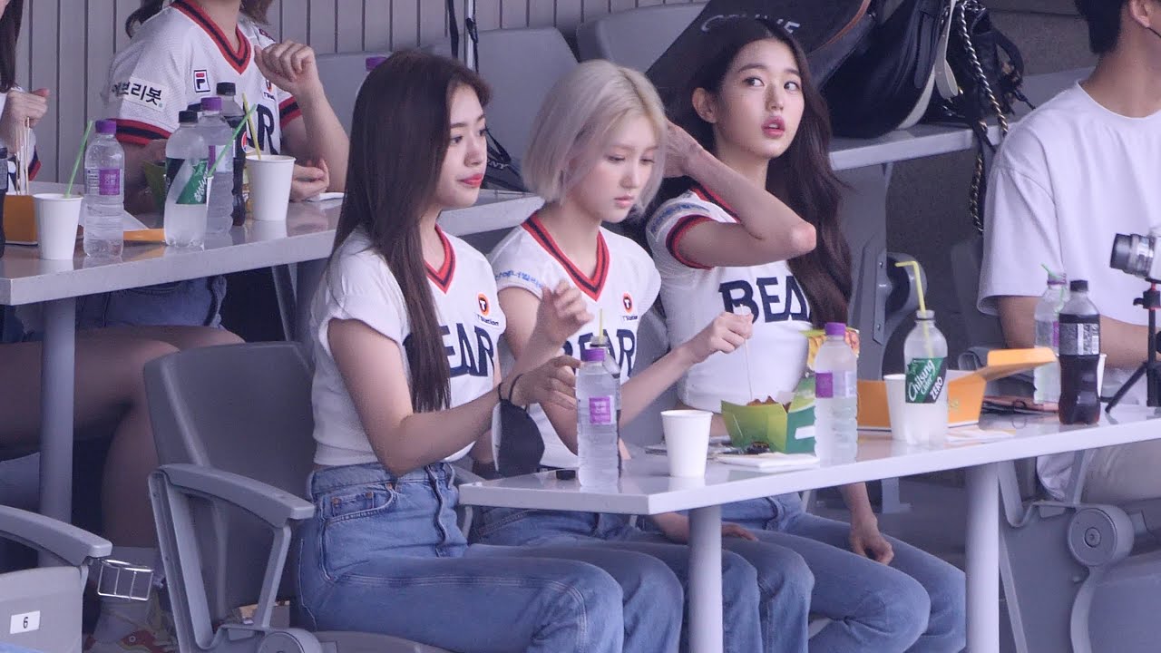 220619 아이브(IVE) - 치킨 먹방 유진,가을,원영 Focus  4K Cam (잠실야구장)