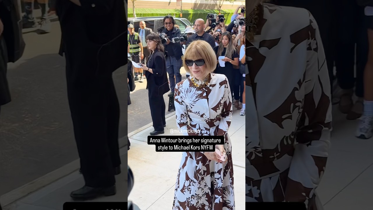 Anna Wintour brings signature style to Michael Kors NYFW 😎👗💞