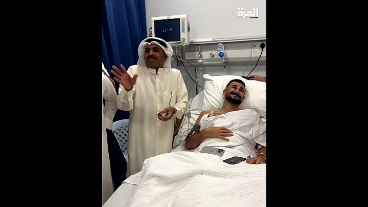 "نفوز شوية".. ممثل كويتي يمازح أيمن حسين خلال زيارته بالمستشفى