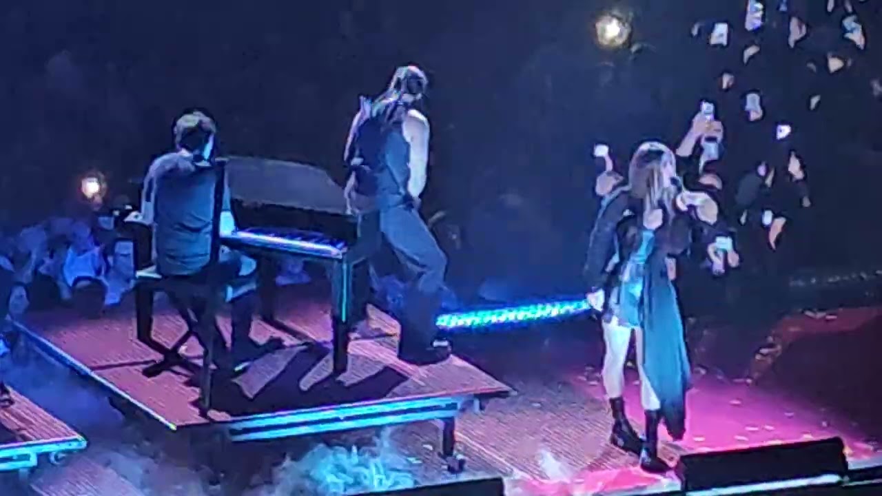 Vrienden van Amstel 2025 Davina Michelle Set Fire to the Rain.