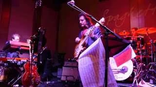 Blake Aaron doing Encantadora.