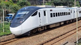 7502次R168單柴電頭+數節空渣斗車貨列，232次樹林發車經由北迴線開往壽豐的EMU3000型十二輛編組EMU3019皮蛋豆腐騰雲號綠色帶新城際自強號列車