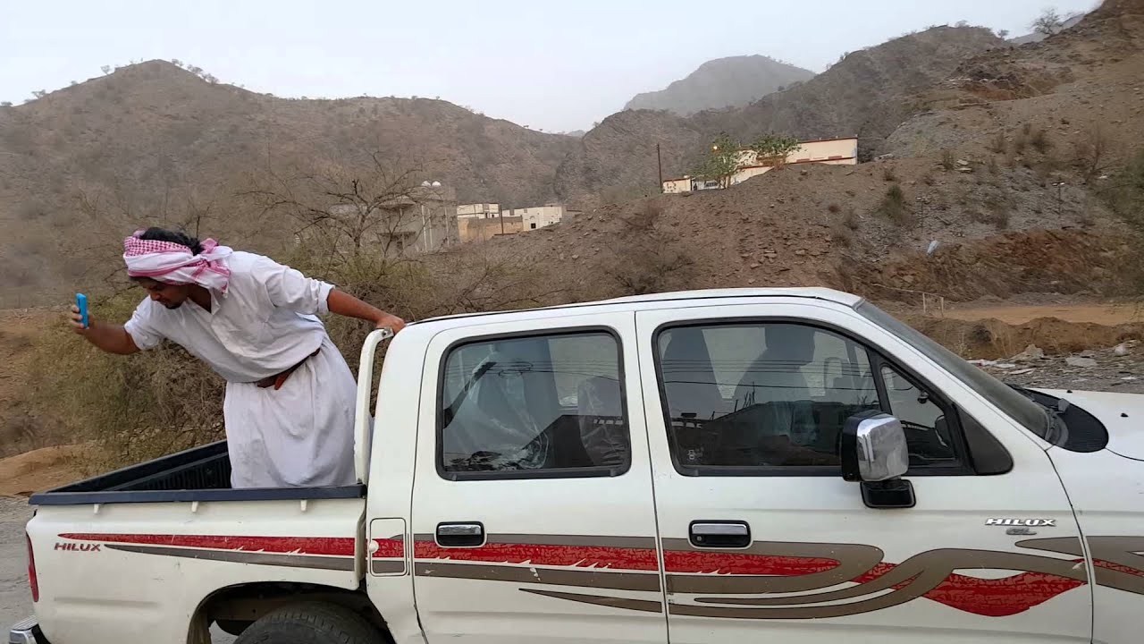 معاناة أهالي قرية رهبان من شبكة الاتصالات ..قنا