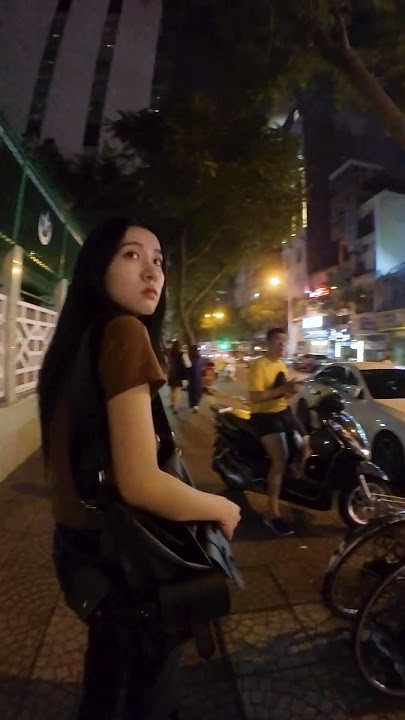 Approaching girls in Vietnam. Do you have a boyfriend?