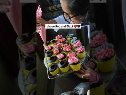 Videó: Hogyan Készítsünk Szivárványos Cupcakes-t
