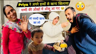 Download Lagu Priya ने अपने हाथों से खाना खिलाया, मम्मी की आँखों में आँसू आ गए 🥺❤️| #priyafamilyvlogs MP3