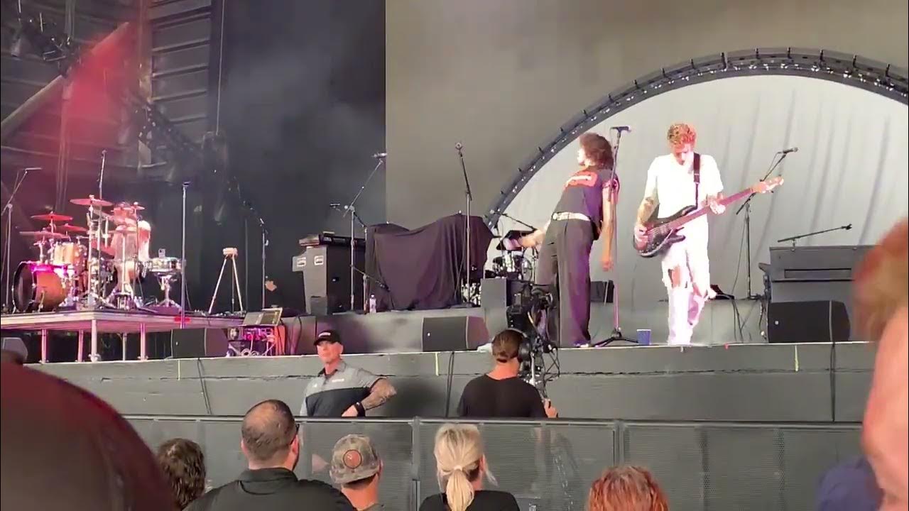 BEAUTY SCHOOL DROPOUT Play SLIPPING AWAY at the TAMPA Ampa in Tampa