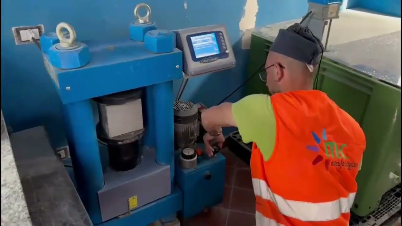 KOMPAKT TRAFOSTATION UND BEGEHBARE TRAFOSTATION