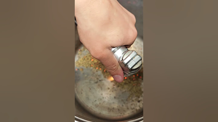 Allumage des herbes pour fumer le saumon #motorgrill #smoked #salmon