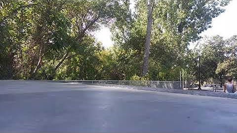 Frontside slash grind