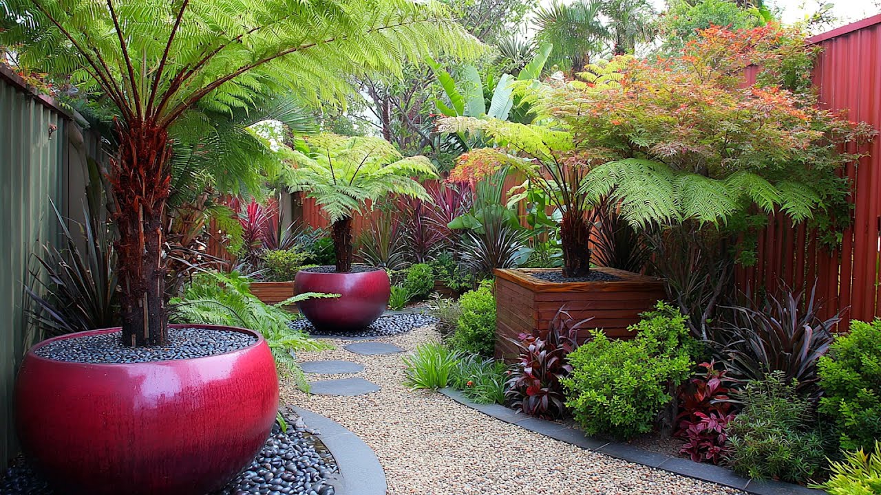 Уютный зеленый уголок в саду 2025: компактные сиденья и пышная зелень для мгновенного спокойствия